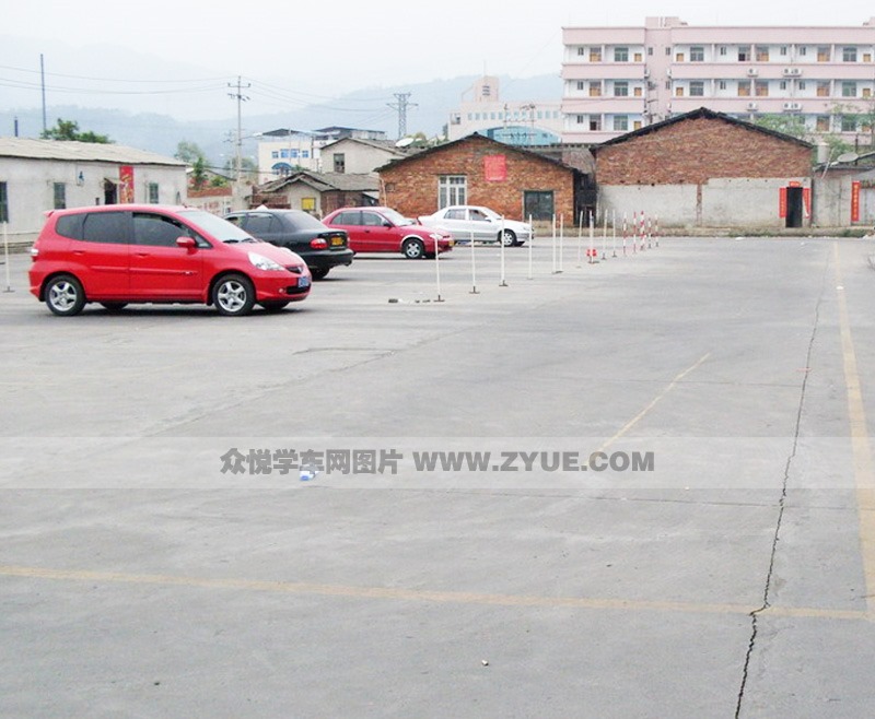 龙岩龙达驾校训练场一角